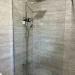 Lovely 2 Bedroom 100m From The アパート *