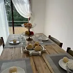 Lovely 2 Bedroom 100m From The