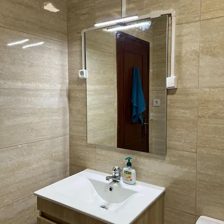 Lovely 2 Bedroom 100m From The