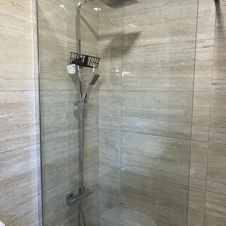 Lovely 2 Bedroom 100m From The Апартаменты *