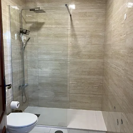 Lovely 2 Bedroom 100m From The 아파트 *
