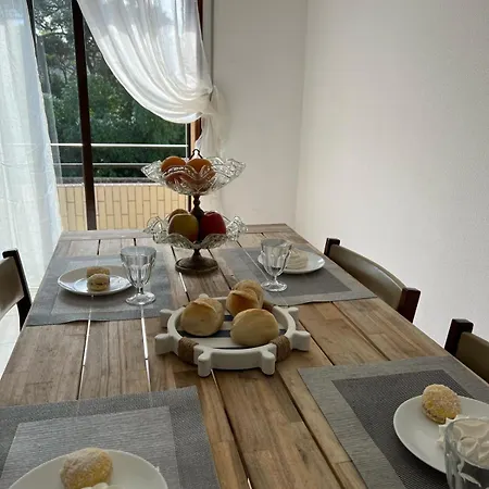 Lovely 2 Bedroom 100m From The