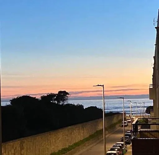 Lovely 2 Bedroom 100m From The