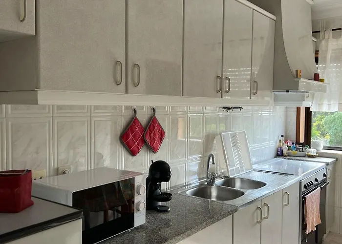 Lovely 2 Bedroom 100m From The *